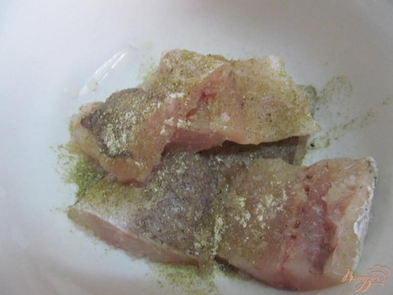 Фото приготовление рецепта: Запеченный хек на морской капусте шаг №1