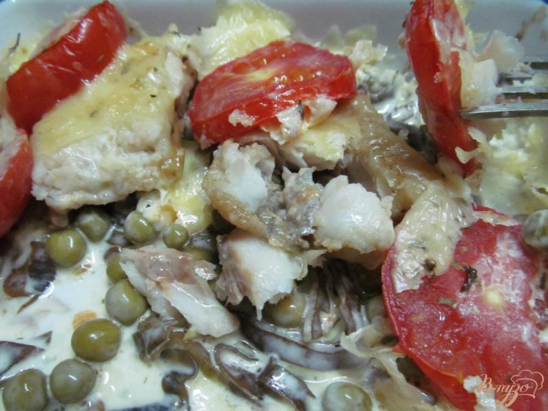 Фото приготовление рецепта: Запеченный хек на морской капусте шаг №9
