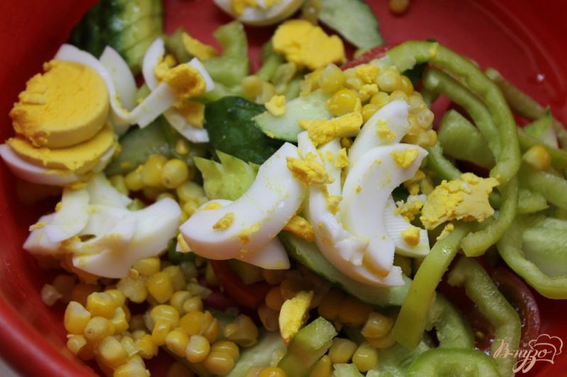 Фото приготовление рецепта: Овощной салат с кукурузой шаг №5