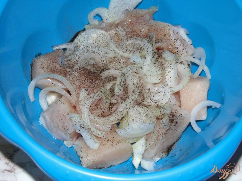 Фото приготовление рецепта: Куриное филе запеченное в соусе Ткемали шаг №2