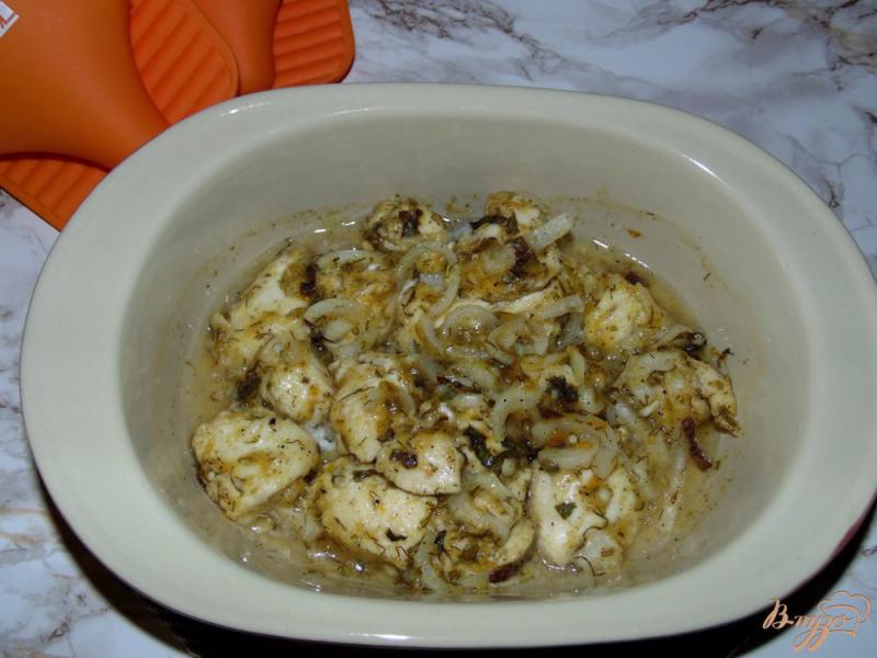 Фото приготовление рецепта: Куриное филе запеченное в соусе Ткемали шаг №5