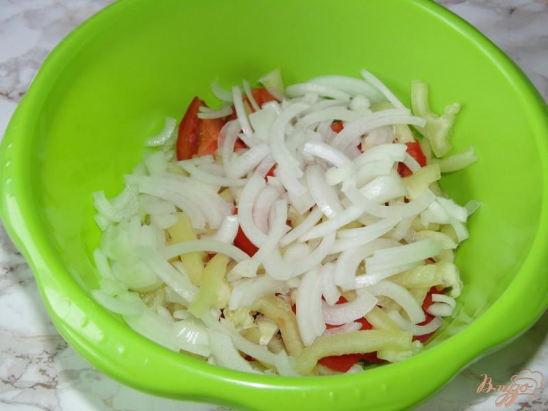 Фото приготовление рецепта: Салат из помидоров со сладким перцем и щавелем шаг №3