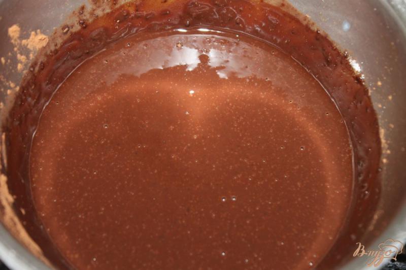Фото приготовление рецепта: Свекольные блины с персиком и шоколадом шаг №7