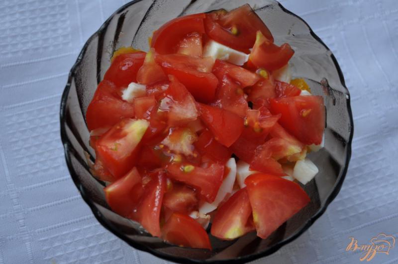 Фото приготовление рецепта: Салат с курицей и помидорами шаг №2