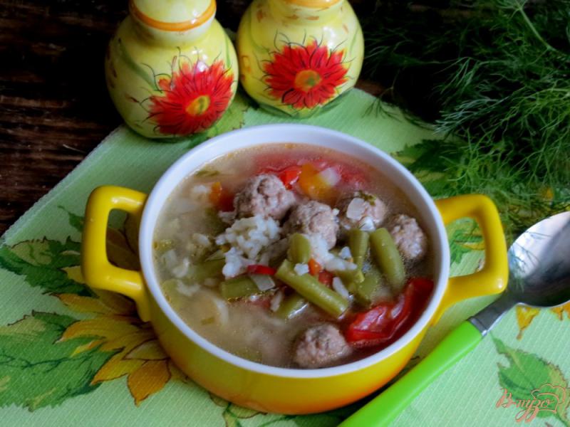 Фото приготовление рецепта: Суп с фрикадельками, помидорами и рисом шаг №10