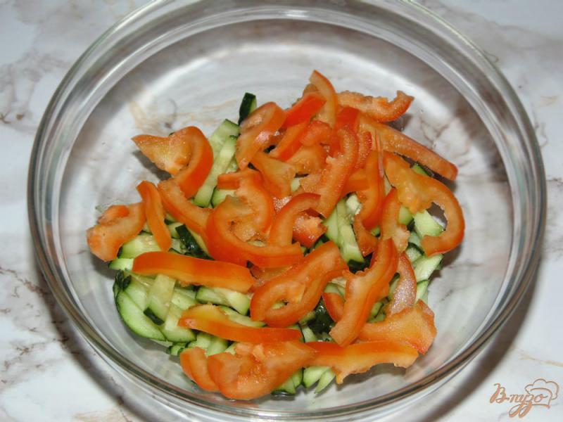 Фото приготовление рецепта: Овощной салат с щавелем и семенами подсолнечника шаг №3