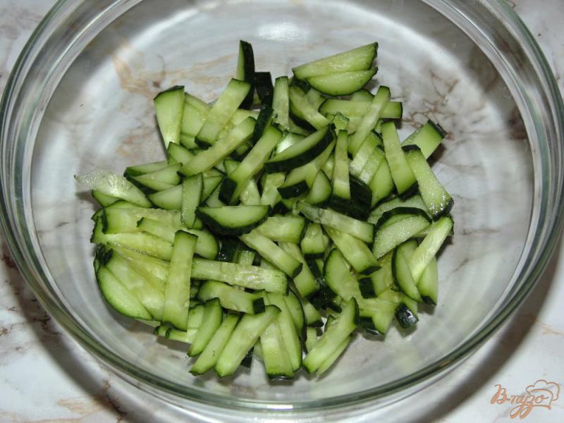 Фото приготовление рецепта: Овощной салат с щавелем и семенами подсолнечника шаг №2