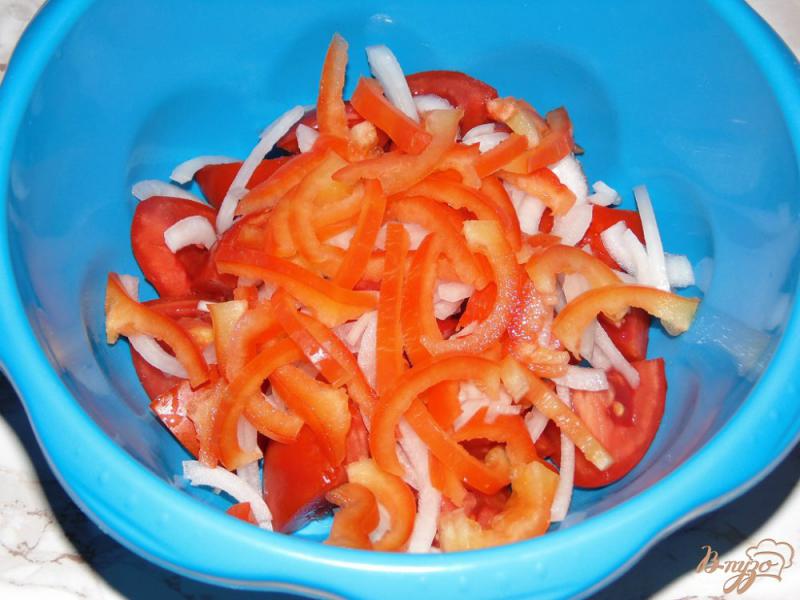 Фото приготовление рецепта: Салат из помидоров с семечками шаг №4