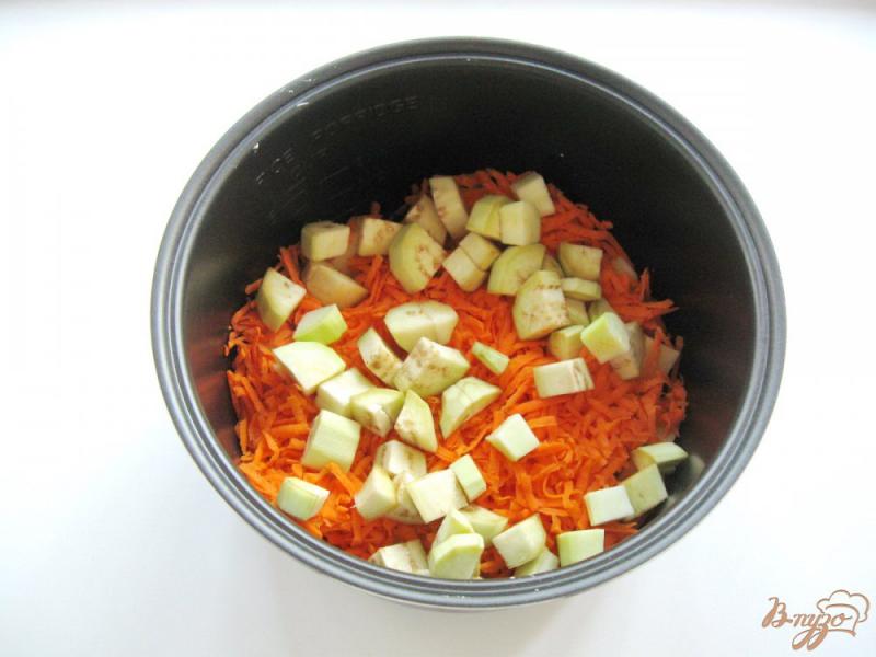 Фото приготовление рецепта: Тушеные овощи с сосисками в мультиварке шаг №4