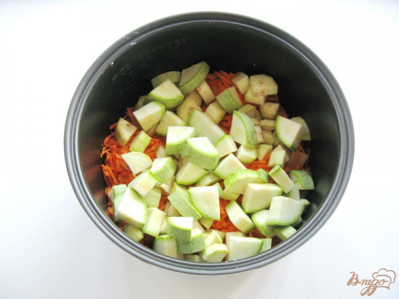Фото приготовление рецепта: Тушеные овощи с сосисками в мультиварке шаг №5