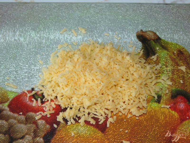 Фото приготовление рецепта: Соус с зелеными оливками и твердым сыром шаг №4