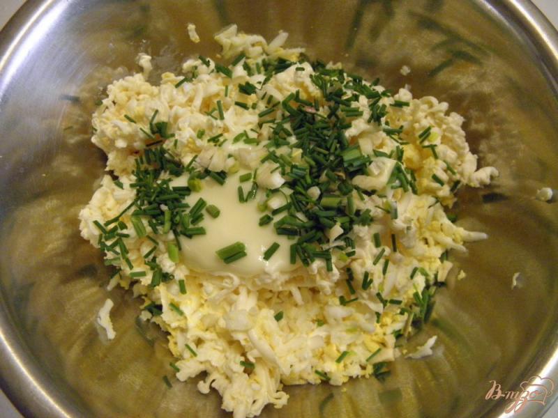 Фото приготовление рецепта: Тарталетки с сыром и луком шиит шаг №3