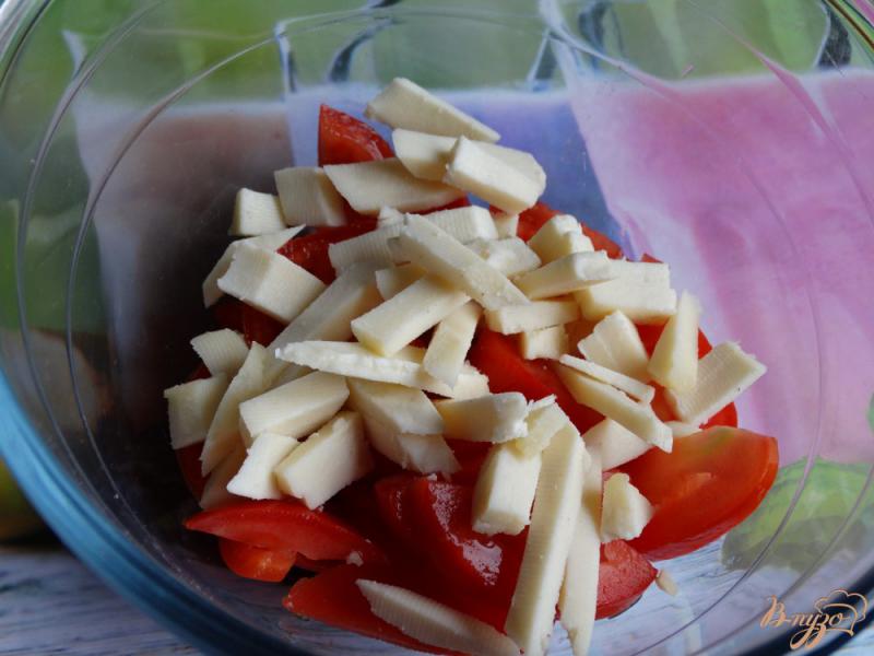 Фото приготовление рецепта: Теплый салат с баклажанами и адыгейским сыром шаг №3