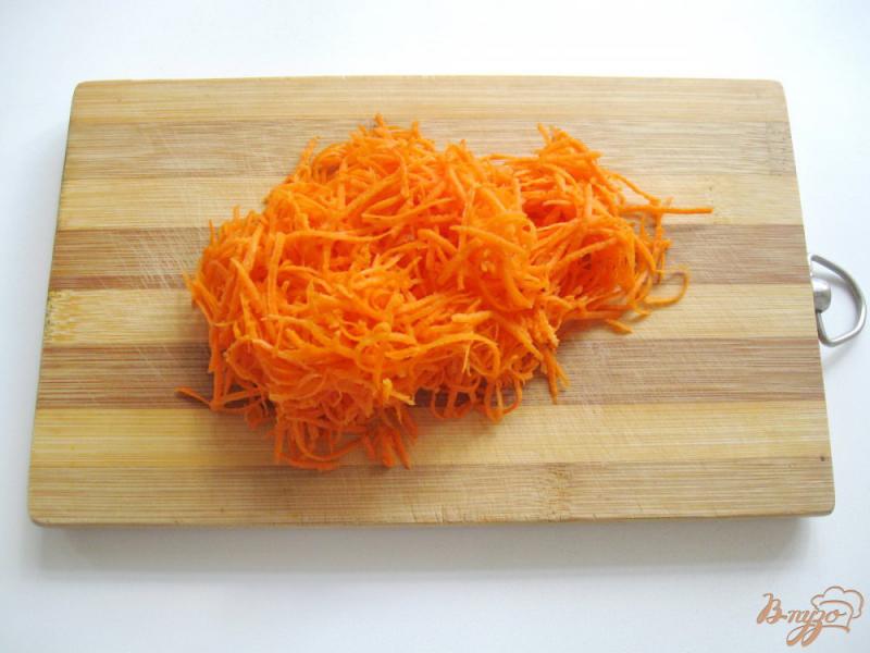 Фото приготовление рецепта: Салат из моркови и плавленого сыра шаг №2