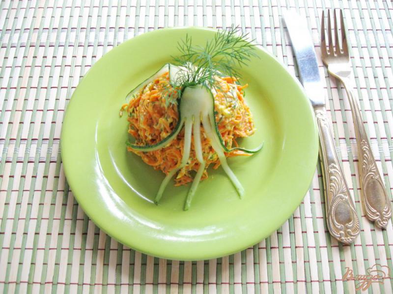 Фото приготовление рецепта: Салат из моркови и плавленого сыра шаг №8