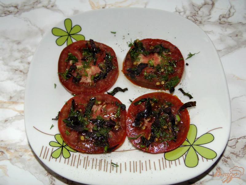 Фото приготовление рецепта: Тосты с черным помидором и зелеными оливками шаг №2