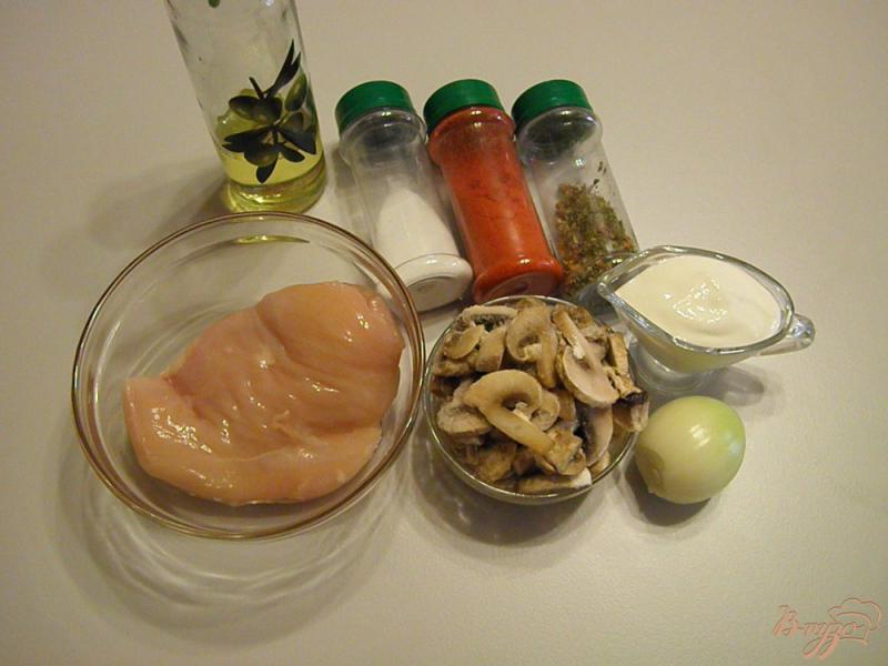 Фото приготовление рецепта: Филе куриное под соусом из грибов шаг №1
