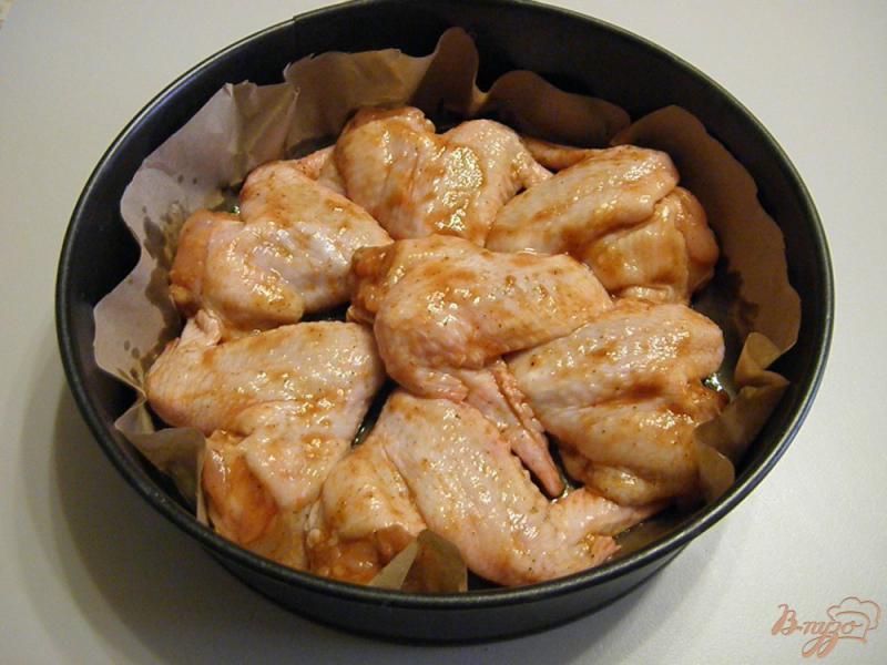 Фото приготовление рецепта: Куриные крылышки в духовке шаг №4