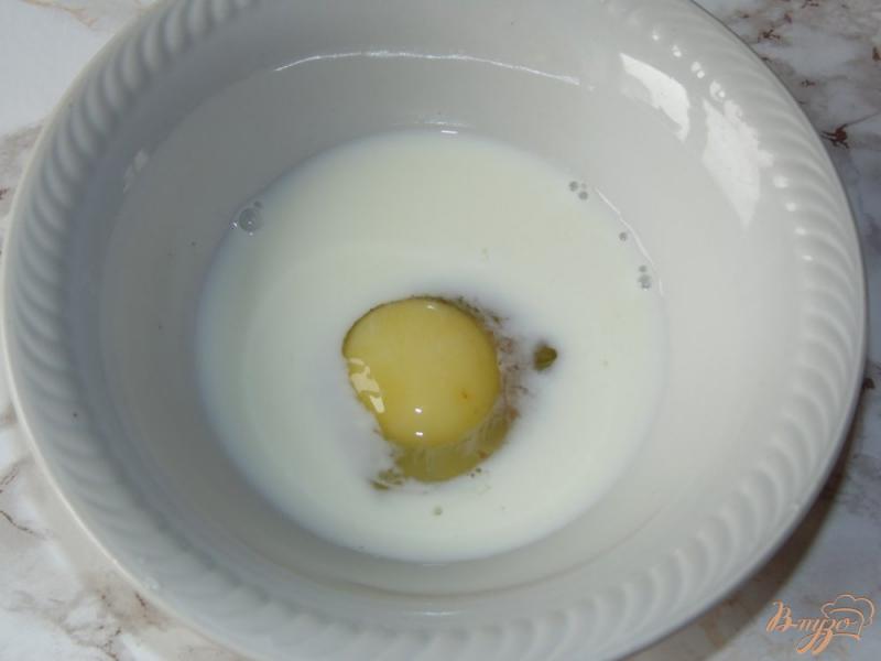 Фото приготовление рецепта: Сладкие яичные гренки с яблоками шаг №1