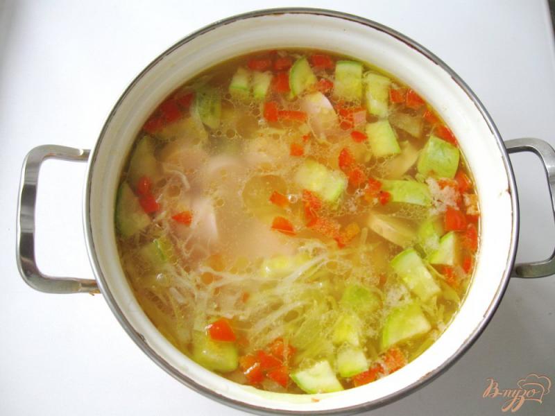 Фото приготовление рецепта: Овощной суп с сосисками шаг №7