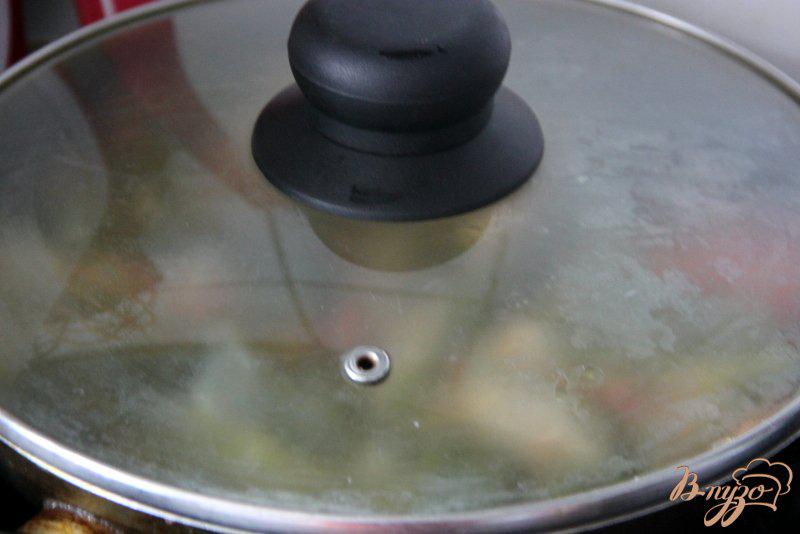Фото приготовление рецепта: Зеленая фасоль с помидами и яйцами шаг №8