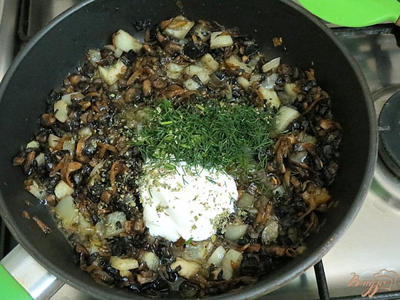 Фото приготовление рецепта: Скумбрия фаршированная грибами шаг №11
