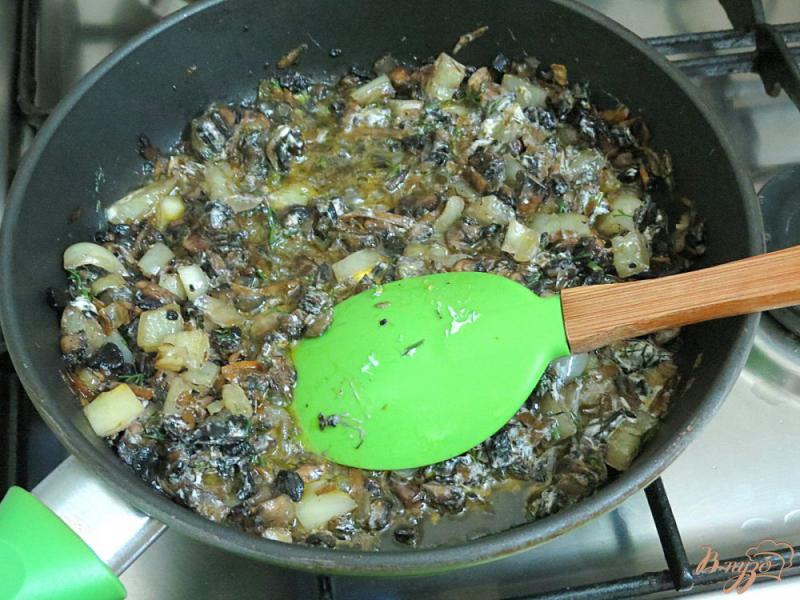 Фото приготовление рецепта: Скумбрия фаршированная грибами шаг №12