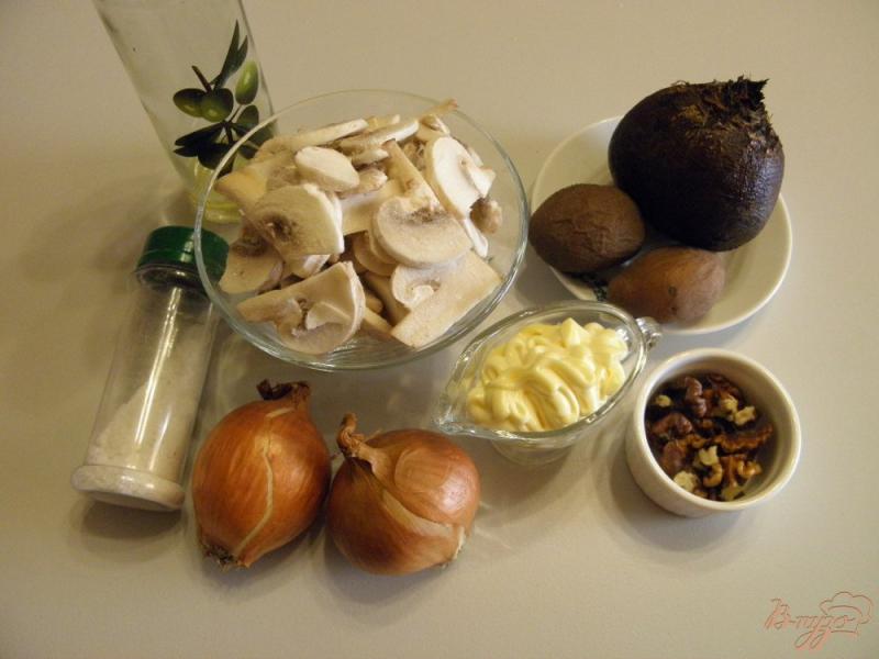 Фото приготовление рецепта: «Амбассадор» салат с орехами шаг №1