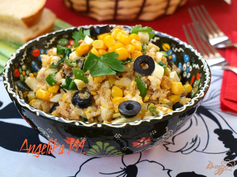 Фото приготовление рецепта: Салат из тунца с рисом и яйцом шаг №4