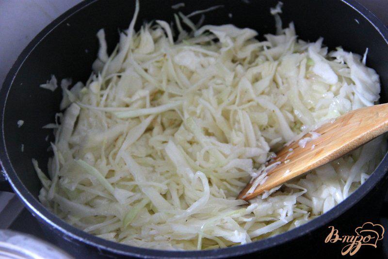 Фото приготовление рецепта: Томатно-капустная запеканка с рыбными консервами шаг №1