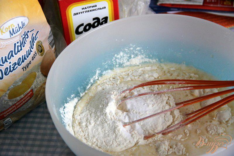 Фото приготовление рецепта: Мраморный кекс на сыворотке шаг №3
