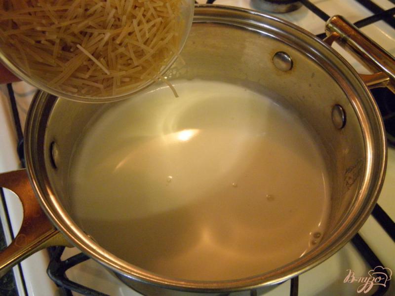 Фото приготовление рецепта: Молочный вермешелевый суп шаг №2