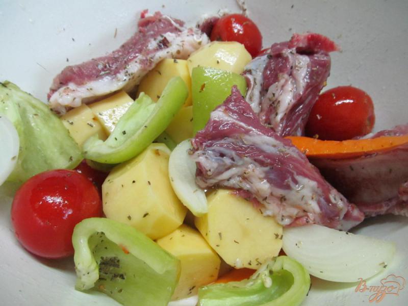 Фото приготовление рецепта: Свинина с овощами в рукаве шаг №4