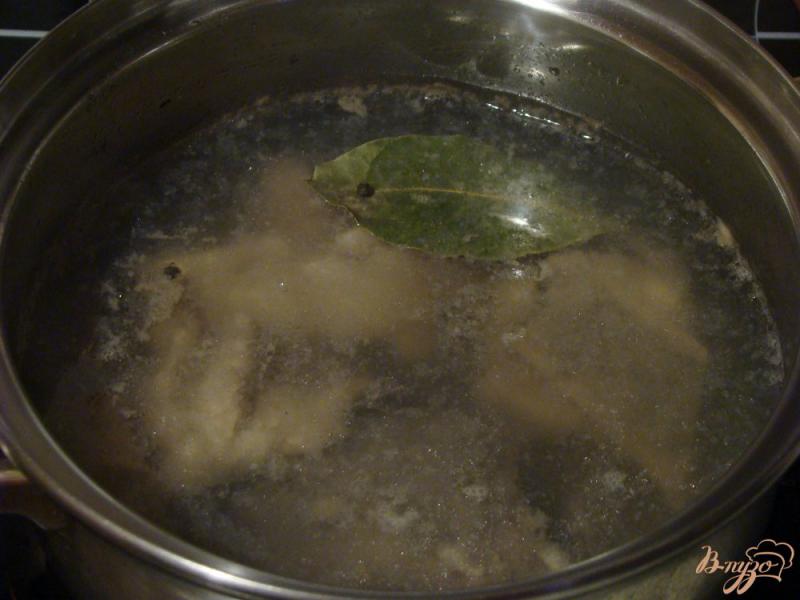 Фото приготовление рецепта: Густой гороховый суп с мясными косточками шаг №2