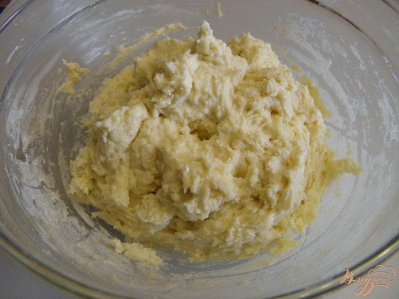 Фото приготовление рецепта: Творожное печенье с майским медом шаг №4