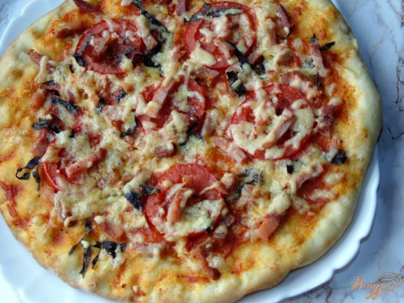 Фото приготовление рецепта: Пицца с бужениной и помидорами шаг №6