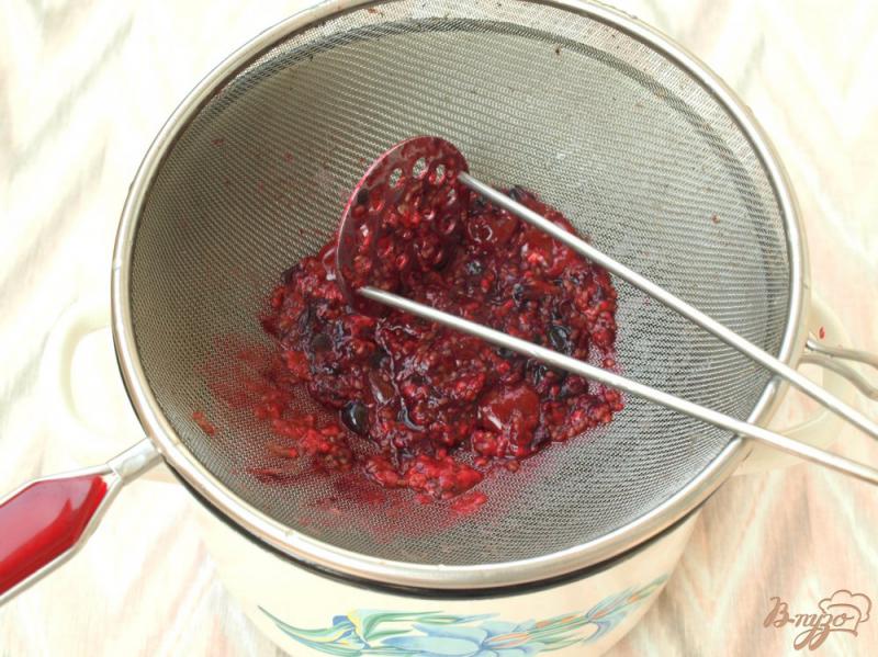 Фото приготовление рецепта: Кисель из ягод смородины и малины шаг №2