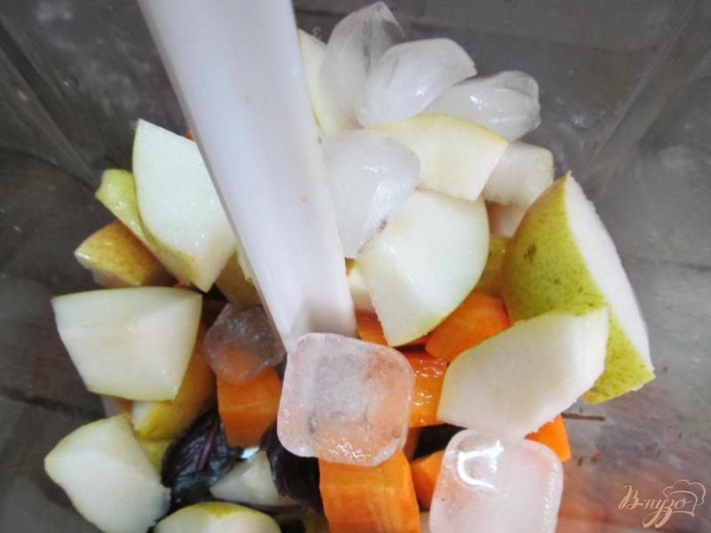 Фото приготовление рецепта: Смузи из груши с морковью шаг №4