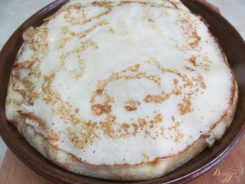 Фото приготовление рецепта: Блинчатый пирог с фаршем и овощами шаг №12