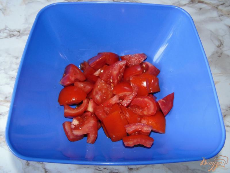 Фото приготовление рецепта: Салат из помидоров со сладким перцем и мангольдом шаг №1