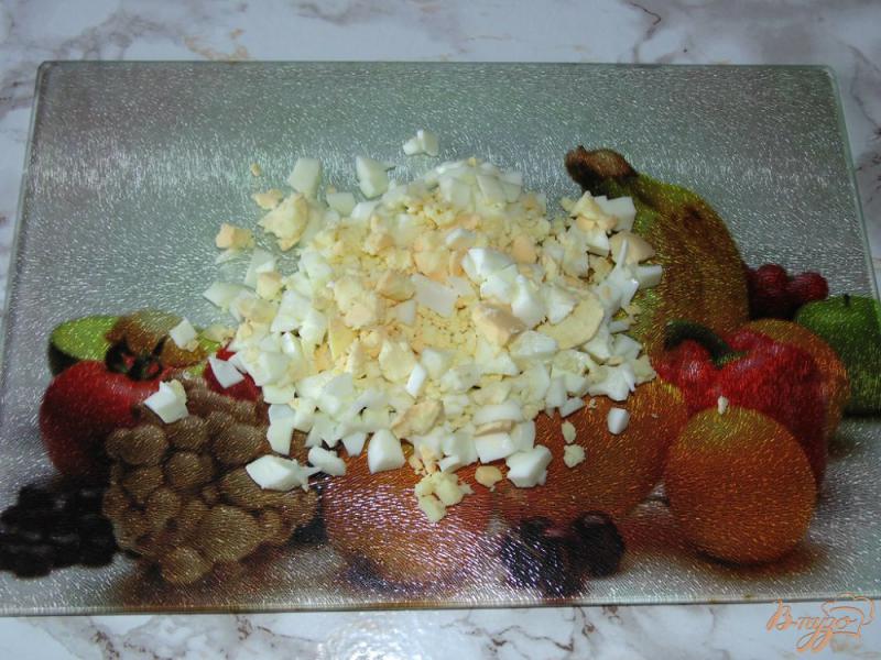 Фото приготовление рецепта: Салат из маринованной морской капусты с зелеными оливками шаг №2