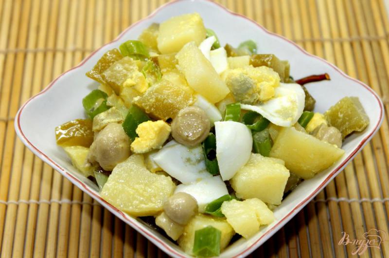Фото приготовление рецепта: Картофельный салат с маринованными грибами шаг №5