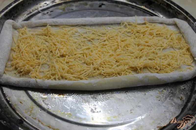 Фото приготовление рецепта: «Пиде» с сыром и помидорами шаг №4