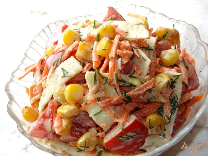 Фото приготовление рецепта: Морковно-помидорный салат с омлетом шаг №6