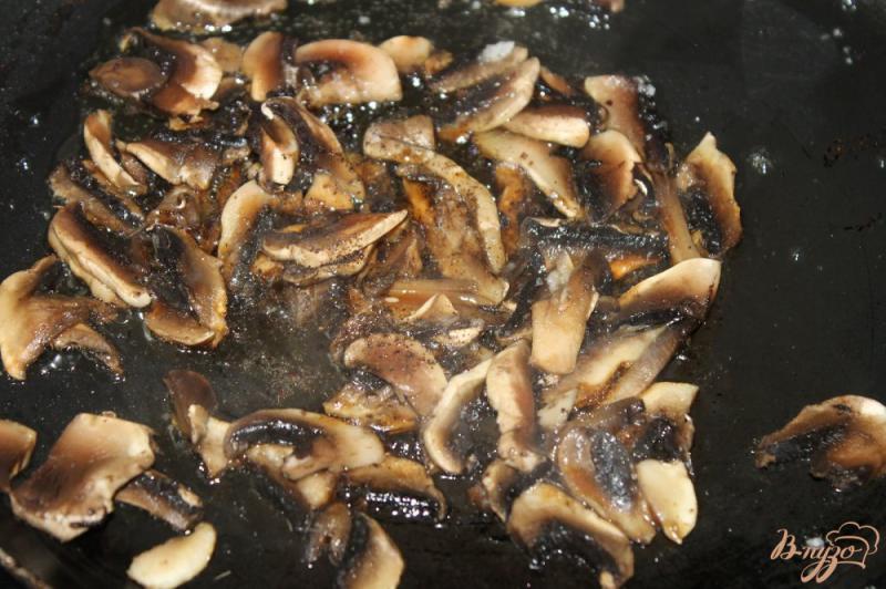 Фото приготовление рецепта: Шаурма с грибами и овощами шаг №4