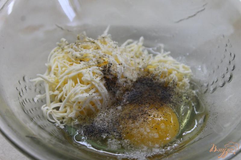 Фото приготовление рецепта: Баклажаны с сырно - яичной начинкой шаг №4