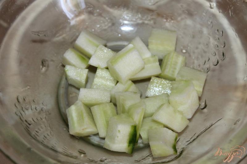 Фото приготовление рецепта: Салат из помидоров и плавленного сыра шаг №1