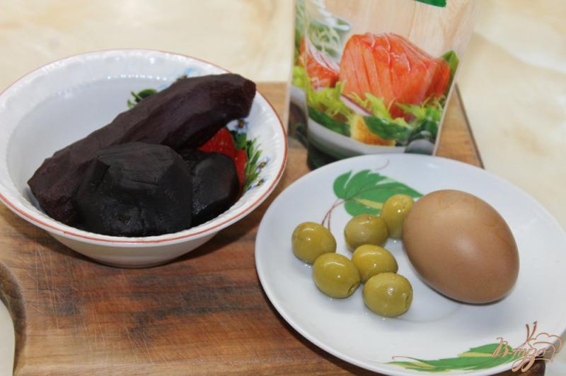 Фото приготовление рецепта: Свекольные шарики с яйцом и оливками шаг №1