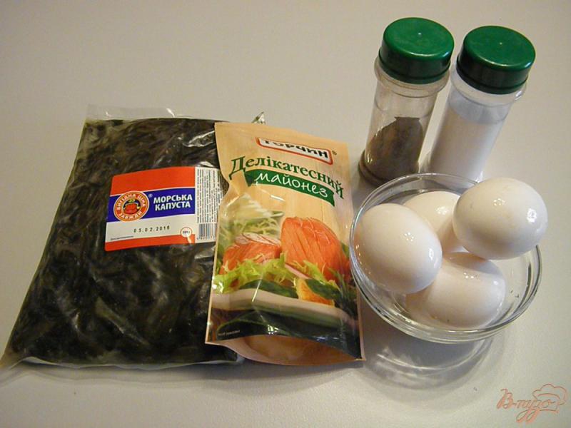 Фото приготовление рецепта: Салат из ламинарии с яйцом шаг №1