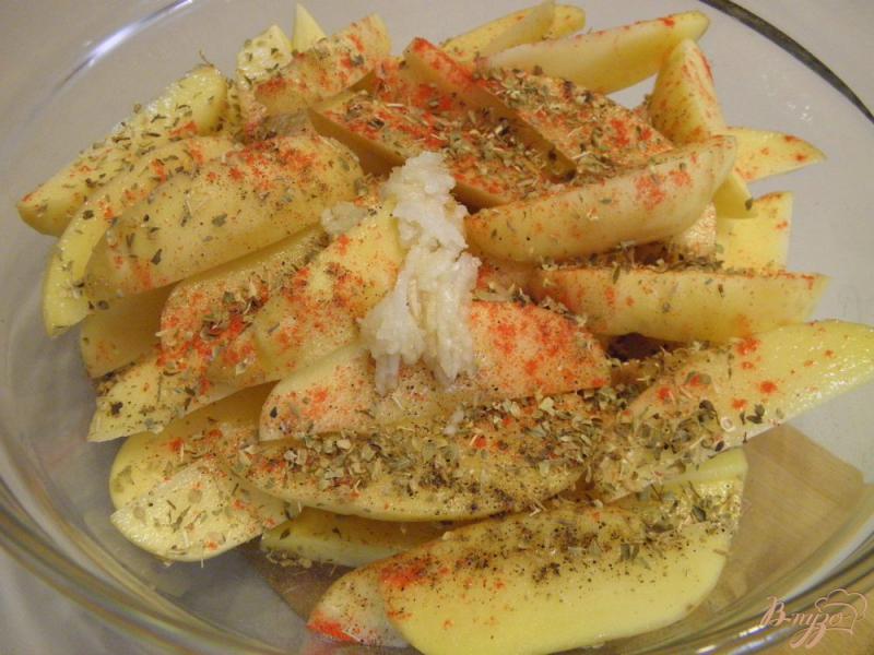 Фото приготовление рецепта: Вкуснейшая картошка в духовке шаг №3